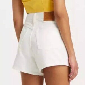 LEVI'S 80's Mom Shorts in White Denim Minimalist Preppy Quiet Luxury Size 28